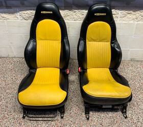 6844 2001 Corvette C5 Z06 Front Seats With Yellow Covers