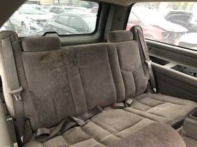 220.gm8j05 Chevrolet 2005 Chevy Suburban 3rd Third Row Rear Back Seat Bench Black Cloth 828852