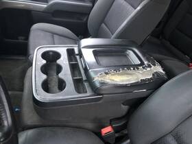 84021787 Chevrolet 2014-2019 Sierra Silverado 1500 Center Front Jump Seat Console Black Leather 923