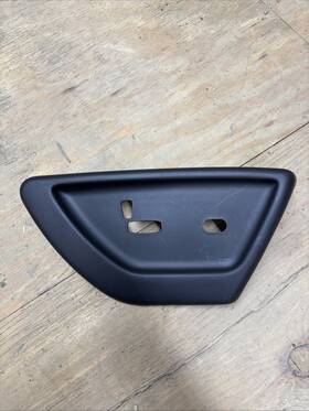 Gm 1240582 Envoy/trailblazer Power Seat Switch Trim Cover Black