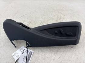 L0288501 Gm Trucks 15-19 Chevy Silverado 3500 Front Right Seat Adjustment Switch With Trim Cover Oem L0288501 Gm Trucks 15-19 Chevy Silverado 3500 Front Right Seat Adjustment Switch With Trim Cover Oem