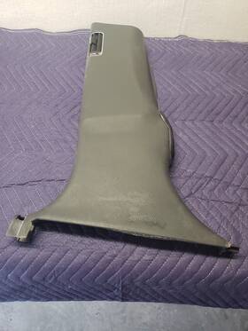 858303m000tx Hyundai 2009-2014 Genesis Sedan Left Driver Center Pillar Seat Belt Trim Cover