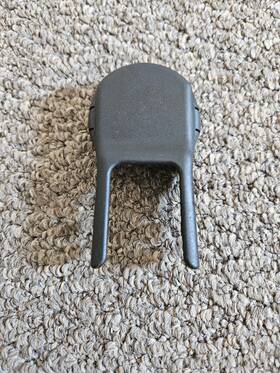 88565-2m000 Hyundai 08-16 Genesis Coupe Front Seat Bolt Cover Trim Used