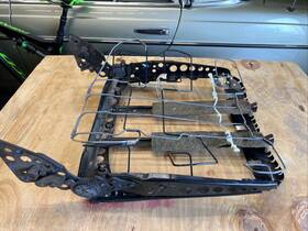 Mercedes-benz 230c 85 W123 C123 300cd Coupe Front Right Passenger Seat Upper Frame