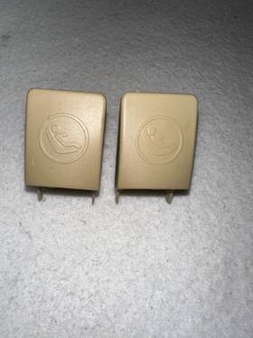 A1649382010 Mercedes-benz 2007-2011 X164 Gl450 Gl550 2 Child Baby Seat Cover Cap Plugs Beige Oem A1649382010 Mercedes-benz 2007-2011 X164 Gl450 Gl550 2 Child Baby Seat Cover Cap Plugs Beige Oem
