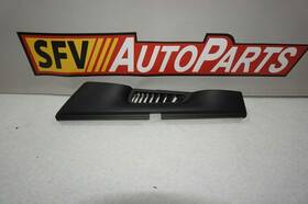 Tesla 1100671-00-d Model X Seat Riser Cover Right Hand Trim 2016 2017 2018-2020 1494934-00-b